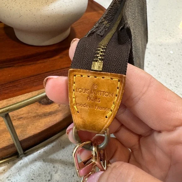 Louis Vuitton Authentic Vintage Monogram Pouch - Picture 2 of 9